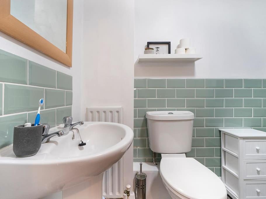 Lovely 2 Bedroom Apt At Ormeau Park W/ Free Parking Belfast Eksteriør bilde
