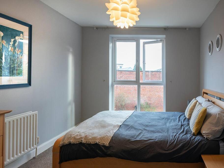 Lovely 2 Bedroom Apt At Ormeau Park W/ Free Parking Belfast Eksteriør bilde